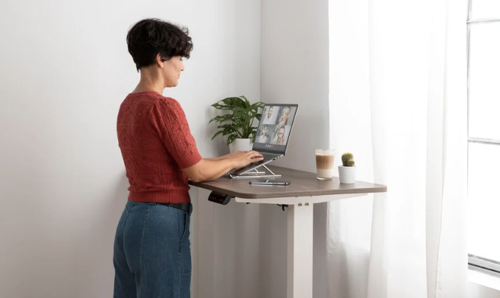 Health Benefits of Using an AnthroDesk Standing Desk