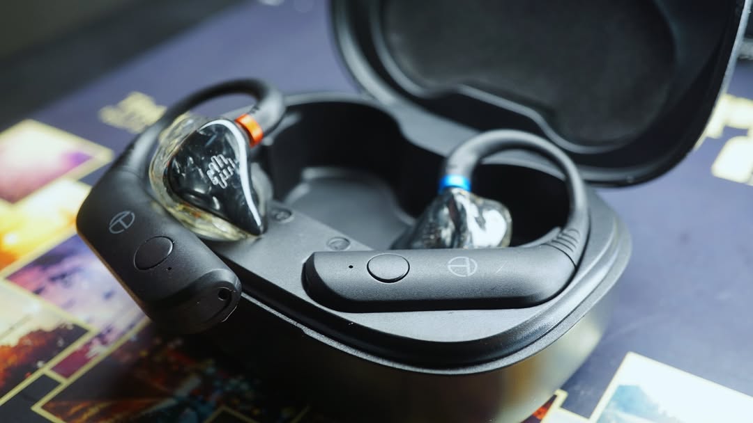 Comparative Analysis: Traditional IEMs vs. WAVS Custom Hybrid Design in Terms of Comfort and Performance